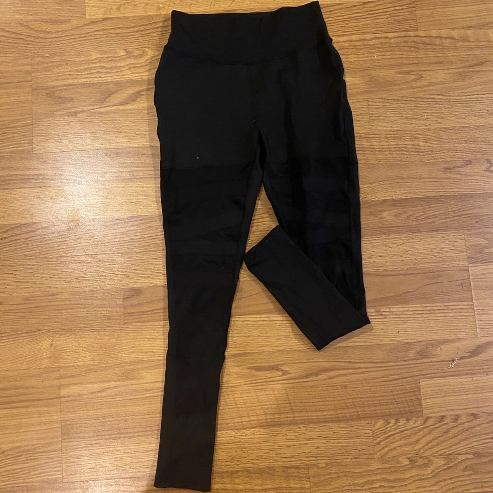 Leggings with mesh